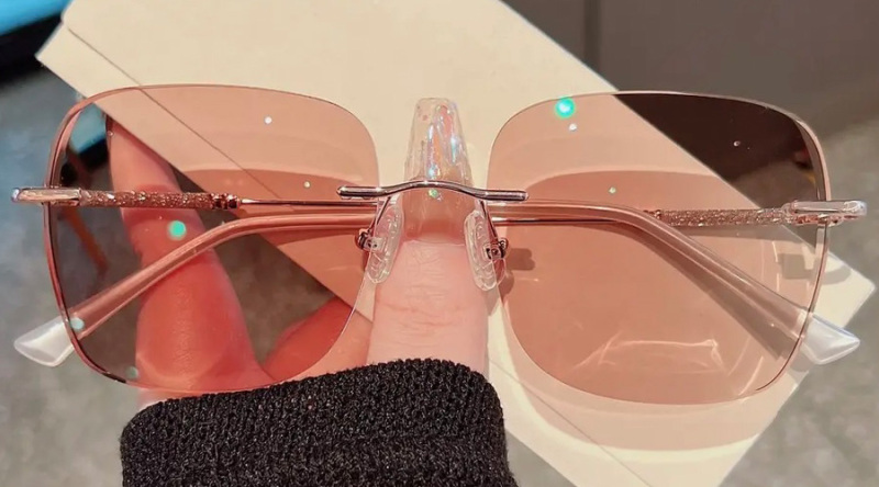 Pearl 1.67 Index Photochromic & Anti Blue Light Lenses