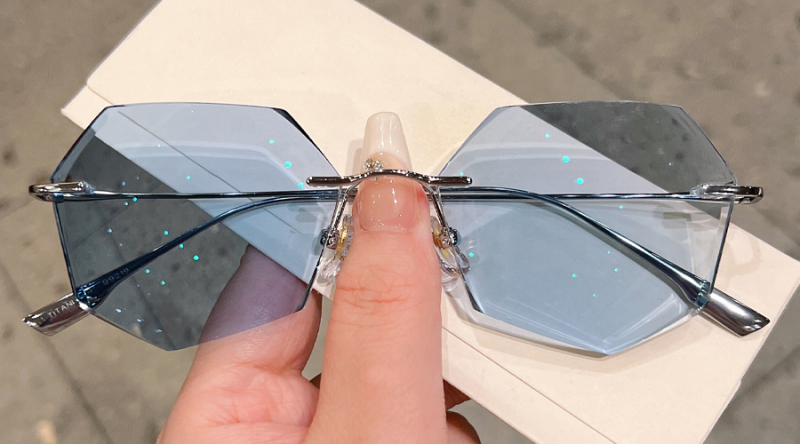 Emily 1.67 Index Photochromic Lenses